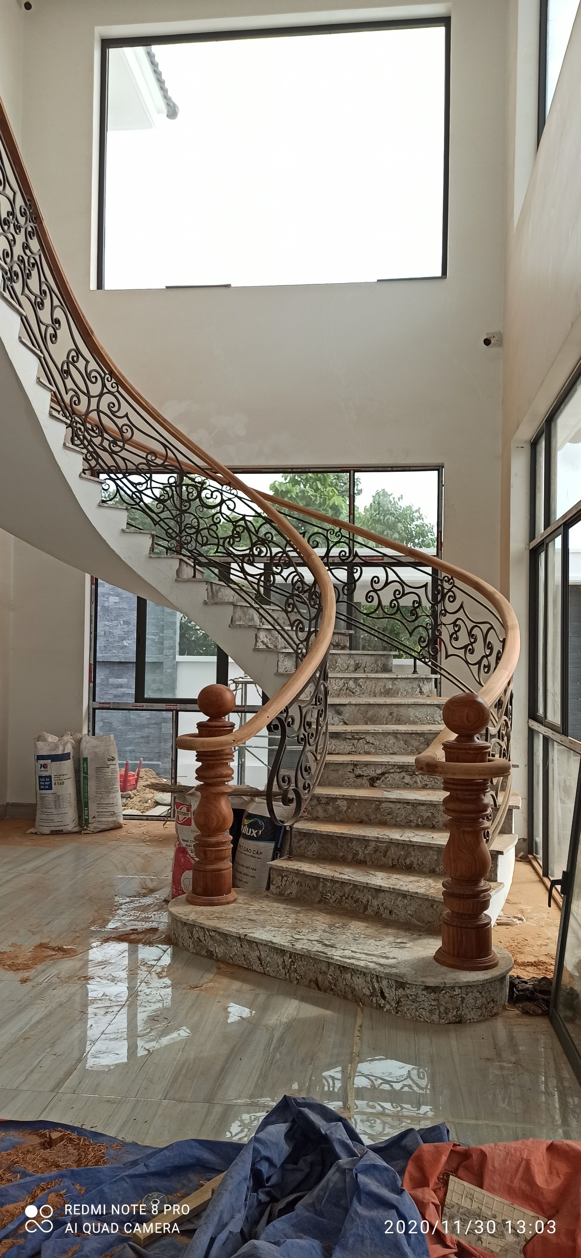 Thi công cầu thang cong - Định hòa, Thủ Dầu Một